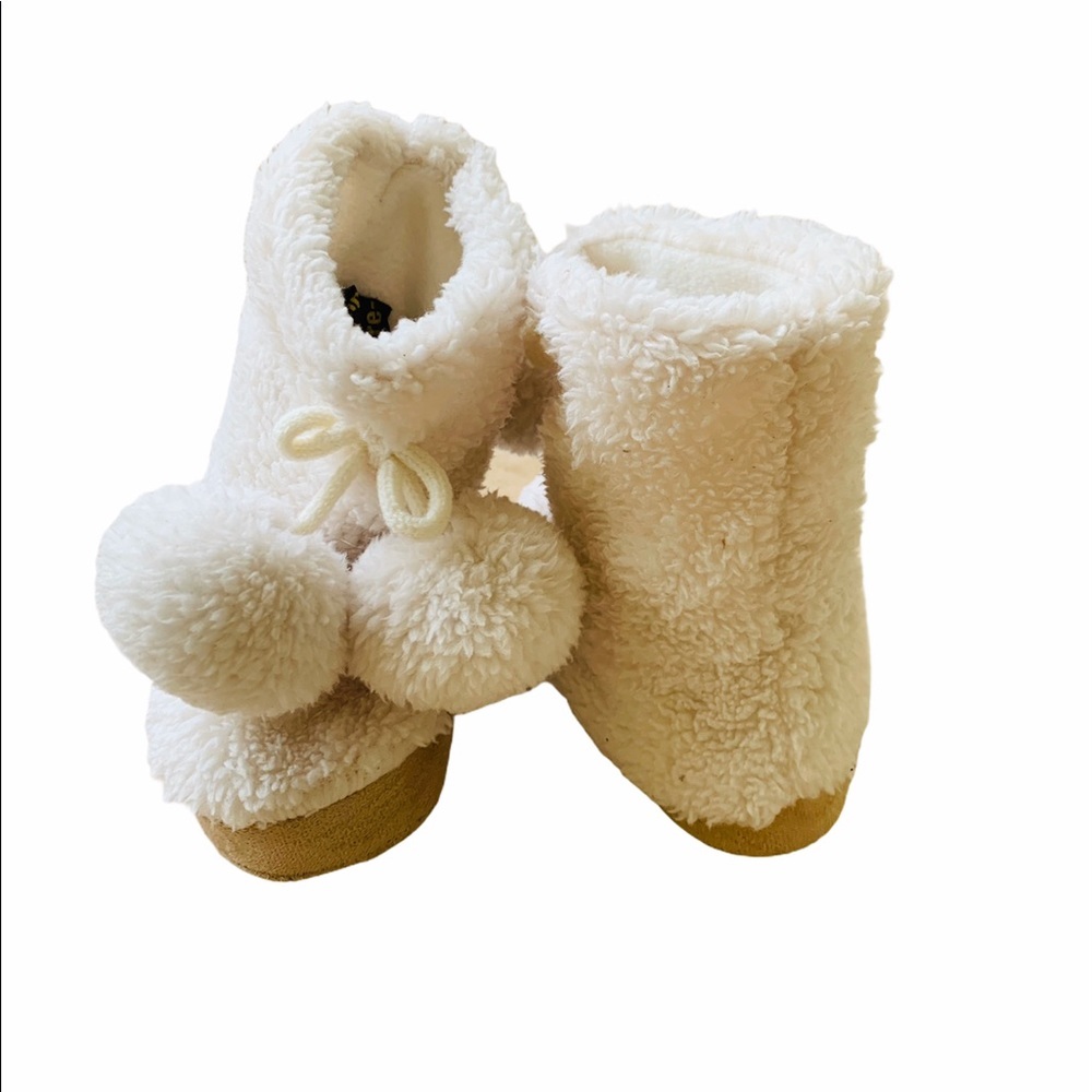 Gymboree Faux Fur Pom Pom Snow Princess Boots - Picture 6 of 9
